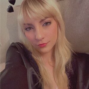 Meet your Posher, Emiley